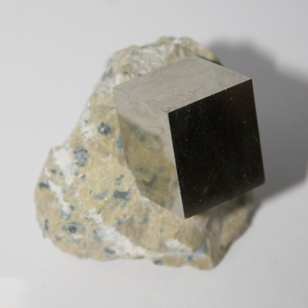 Кристалл Пирита на породе, коллекционный минерал "True Stones" - фотография № 2