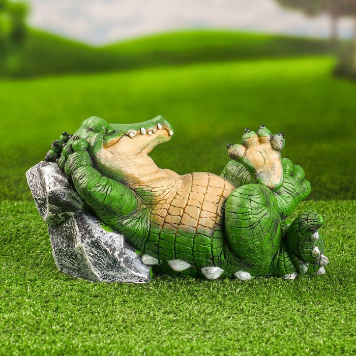 Садовая фигура "Крокодил у камня" 16х29см - фотография № 3