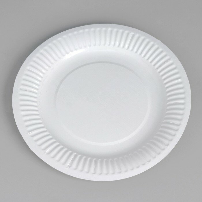 Тарелка одноразовая "Белая" ламинированная, картон, 18 см - фотография № 2
