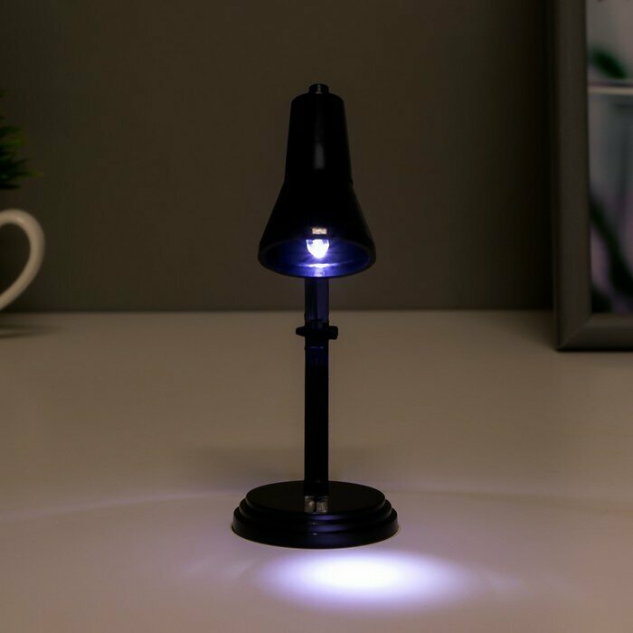 Ночник "Настольная лампа" LED 0.5Вт от батареек LR41 черный 4х4х11 см - фотография № 3