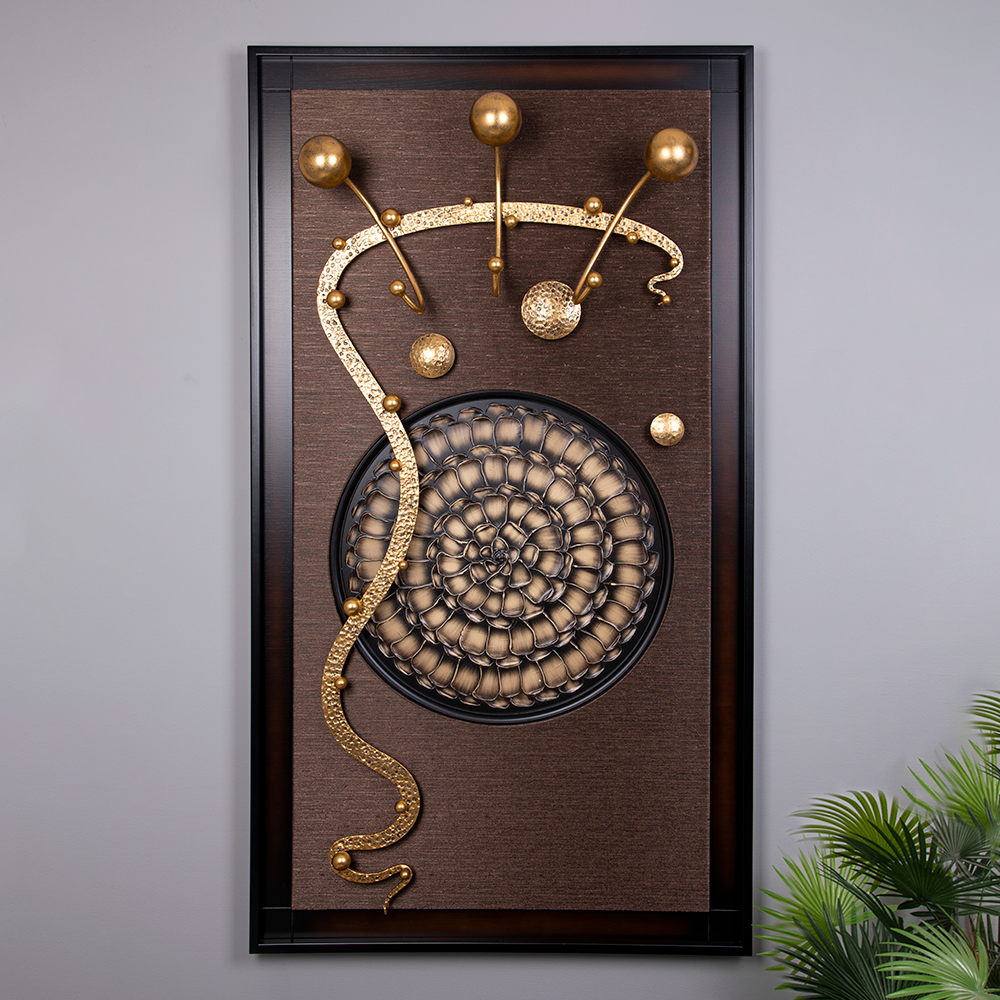 Настенная деревянная вешалка для одежды BOGACHO Heri коричневая 3 крючка с декоративным панно и кованым элементом бронзового цвета ручная работа - фотография № 1