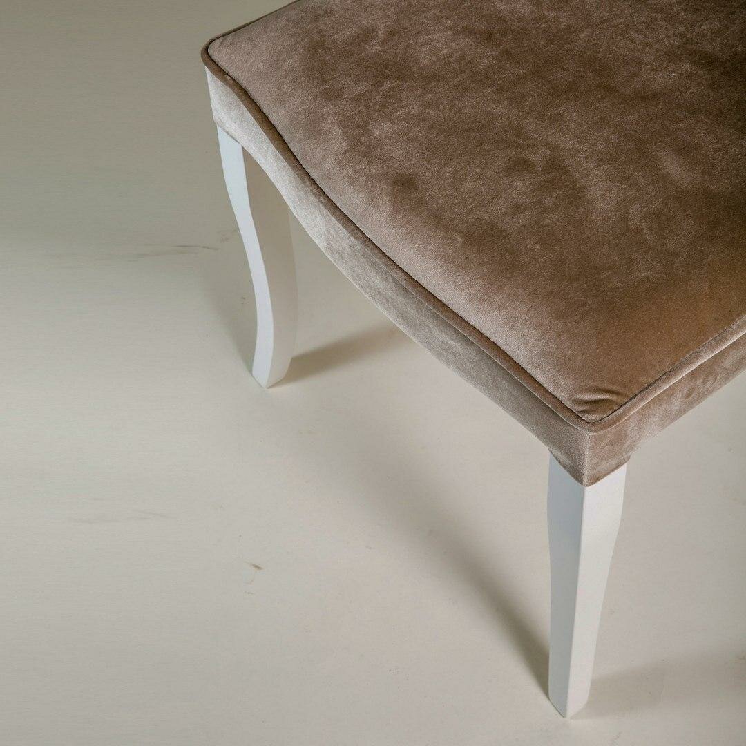 Мягкие стулья для кухни, спинка каретной стяжка, форма овальная - фотография № 3