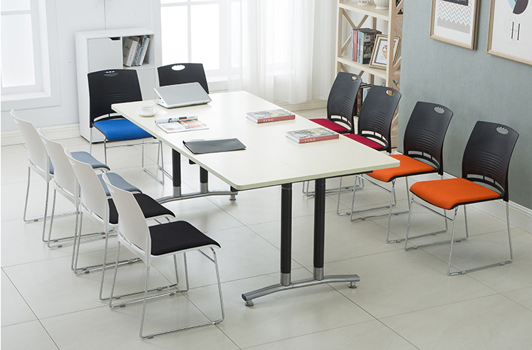 Современный стул для офиса и конференц зала с мягким сиденьем штабелируемый (черный, синяя ткань, мягкая спинка) - фотография № 4