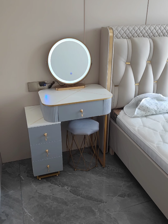 Небольшой туалетный столик с узкой тумбой и зеркалом с подсветкой (серый с белой столешницей 60 см + пуф + зеркало) - фотография № 14
