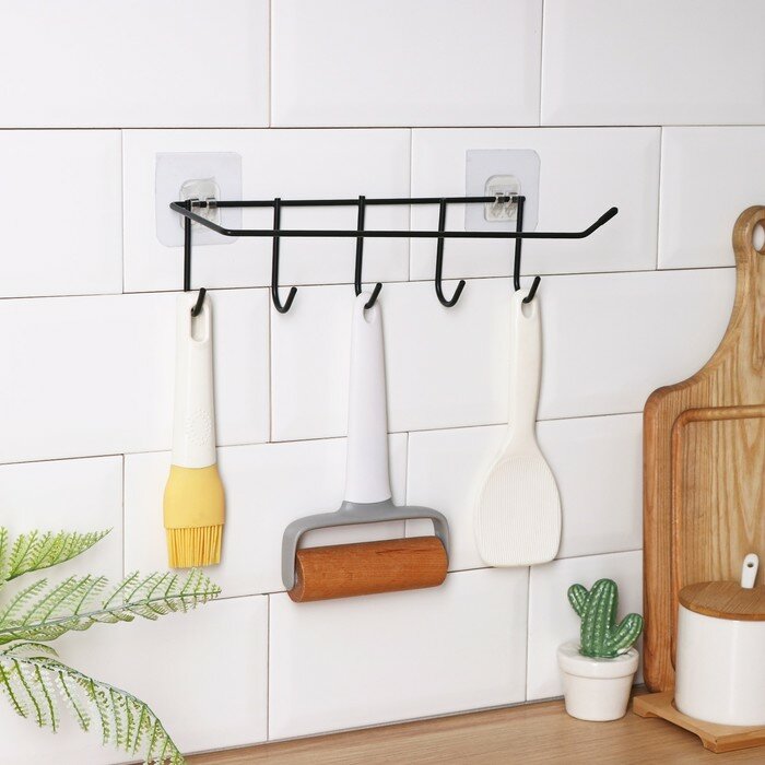 фото Держатель для кухонных принадлежностей настенный Доляна, 5 крючков, 28×8×8 см, цвет чёрный