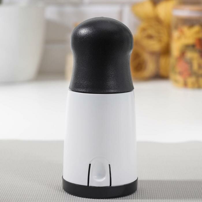 фото Тёрка кондитеркая для шоколада и сыра Доляна «Вкус», 2 насадки, цвет белый, чёрный