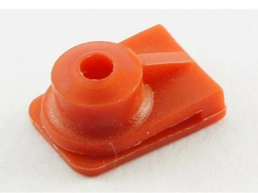 фото Скоба под саморез пластмассовая красная