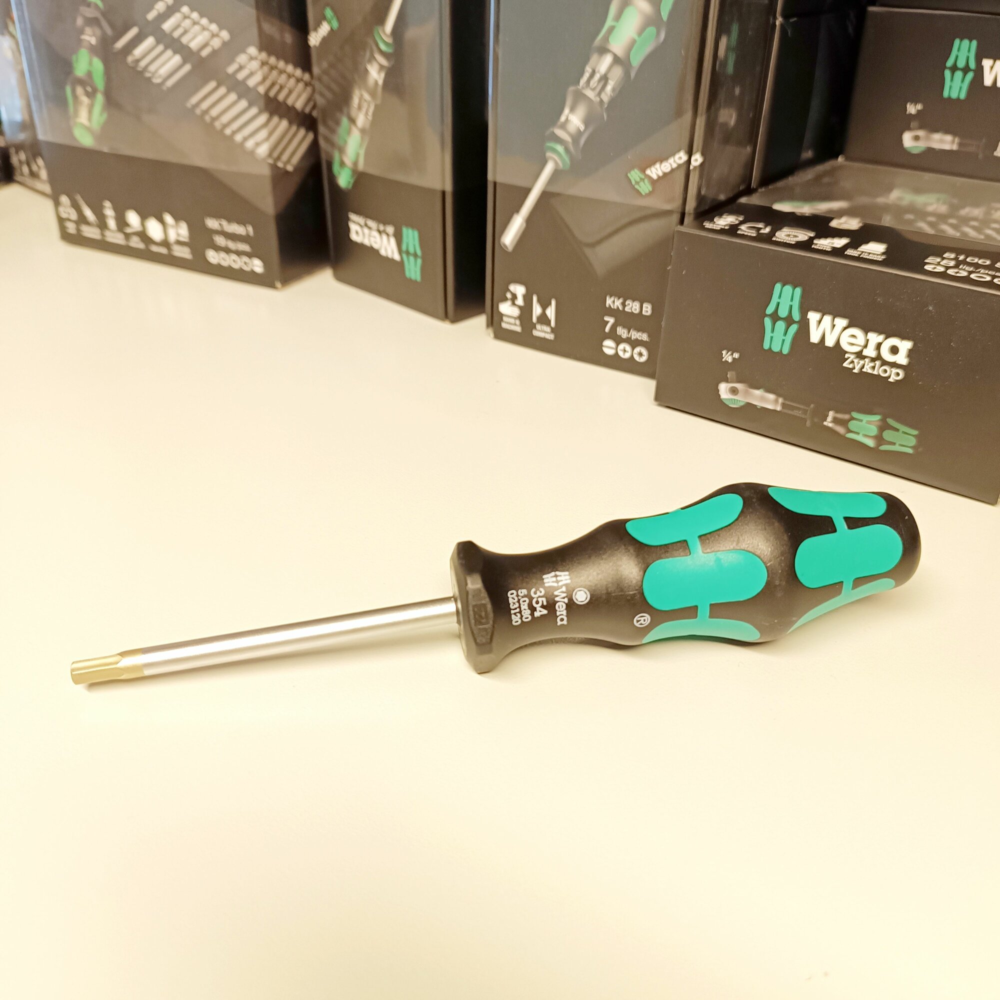 фото Отвёртка Wera 354 Hex-Plus под внутренний шестигранник, 5 x 80 мм, WE-023120
