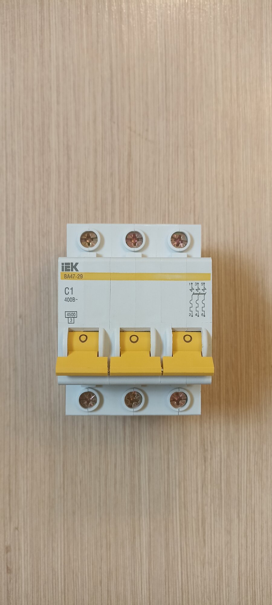 Автоматический выключатель IEK ВА 47-29 (C) 4,5kA 1 А