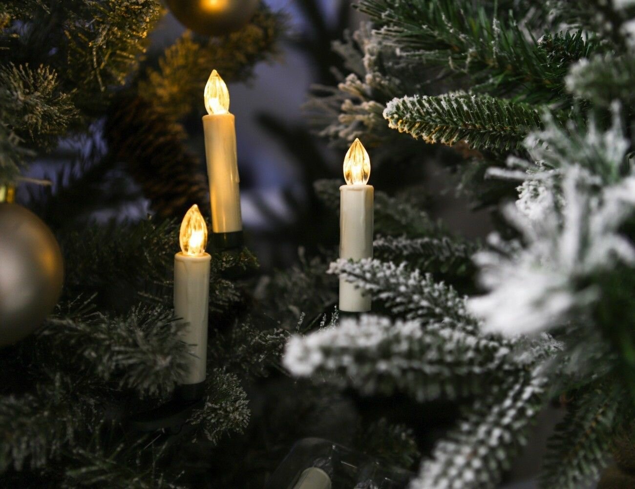 фото Светодиодные свечи для ёлки живые огоньки, тёплые белые LED лампы, на клипсах, эффект 'живого' пламени, 9 см (10 шт.), ПДУ, батарейки, SNOWHOUSE IELD-10WW-BO-RC