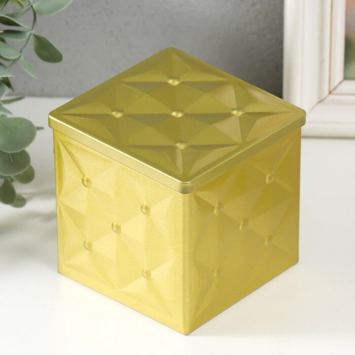 фото Шкатулка металл квадрат "Картеная стяжка" грани, золото 9х9х9 см