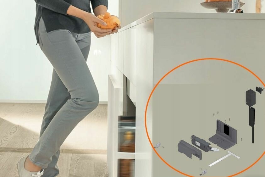 Электрическая опора для выдвижения нижнего ящика Blum Servo-Drive Uno - фотография № 3