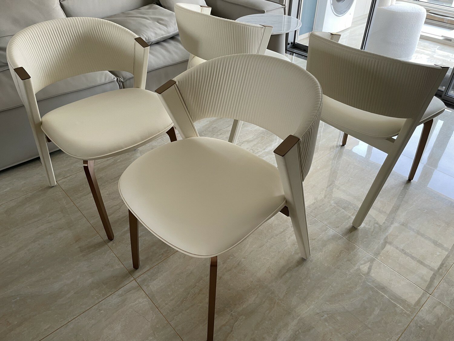 Стулья обеденные в стиле Cornelio Cappellini Dining Chair (молочный, золотые ножки) - фотография № 3