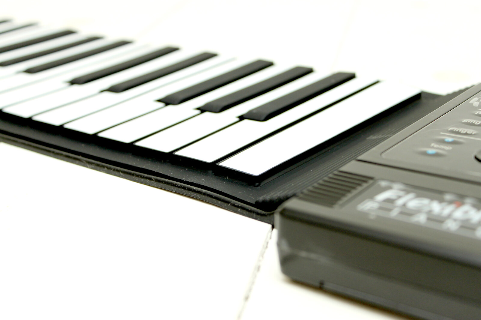 Складной гибкий синтезатор Konix Roll Up Piano PN61