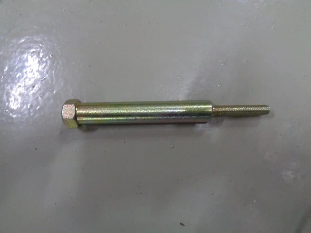 фото Болт крепления вариатора для мотобуксировщика на дв. LIFAN 9,13,15,17л.с.(L=150мм, резьба М8х1,25-30мм, D=10мм, ключ 17мм