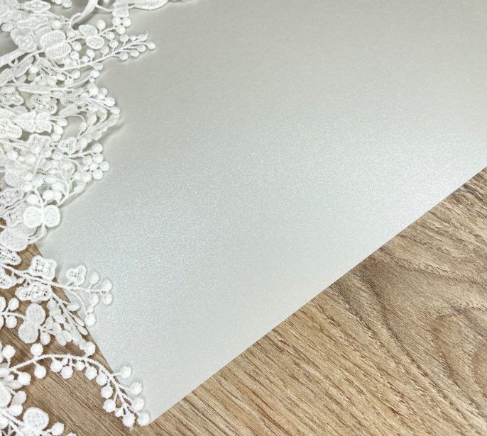 Дизайнерская бумага с перламутровым покрытием, цвет серебро, плотность 230 гр, размер 35*50 см