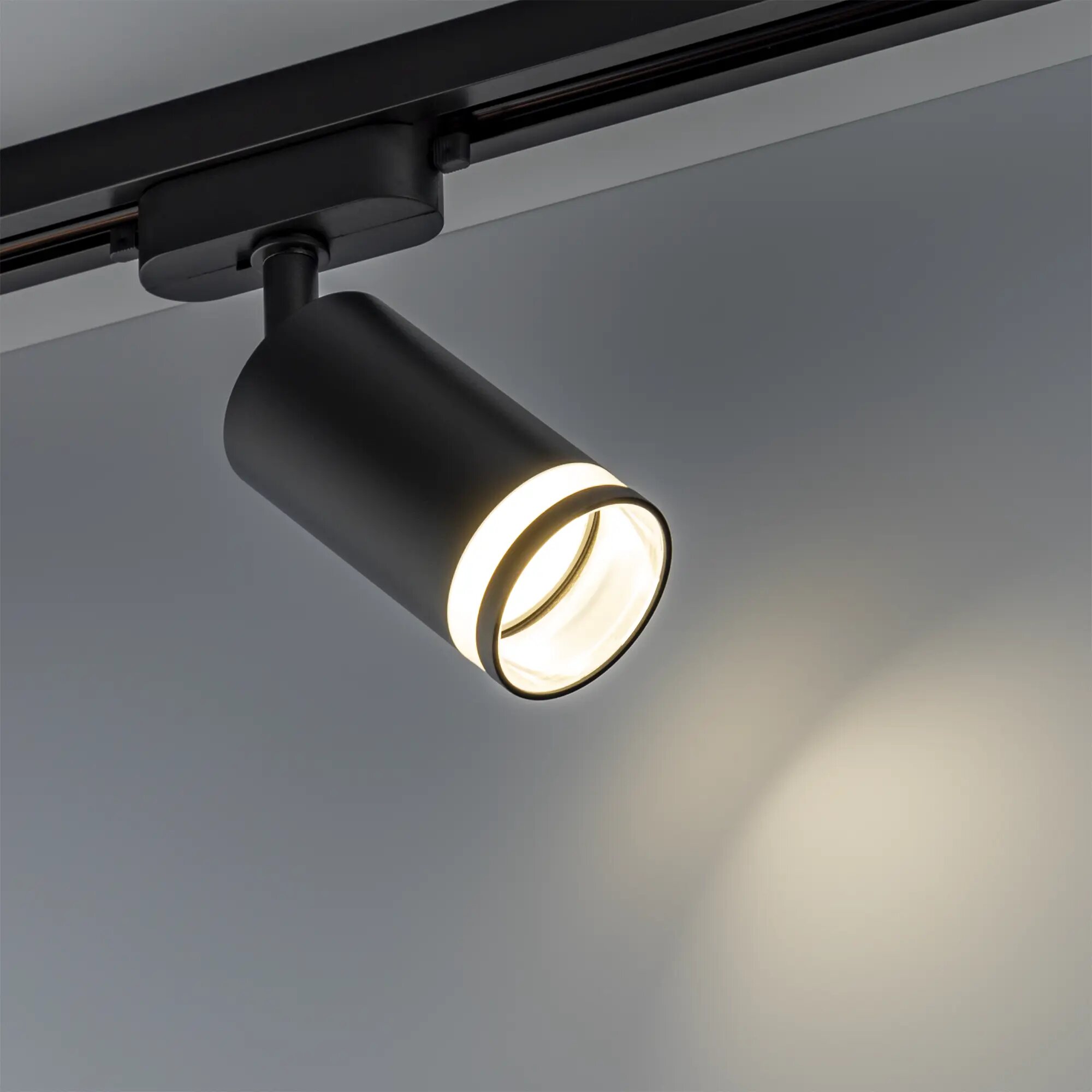 Трековый светильник спот поворотный Ritter Artline 55x100мм под лампу GU10 до 2.6м² металл/пластик цвет чёрный - фотография № 1