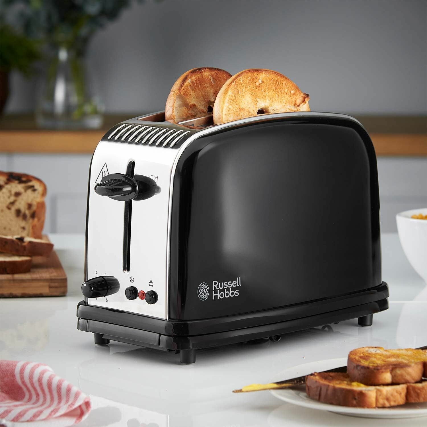 Тостер Russell Hobbs из нержавеющей стали, на 2 ломтика, черный, 1670Вт - фотография № 2