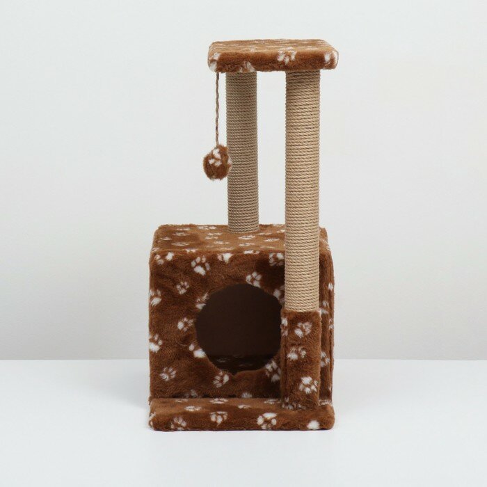 Домик для кошек с когтеточкой, двухэтажный, с окошками, 50х36х75 см, коричневая с лапками - фотография № 2
