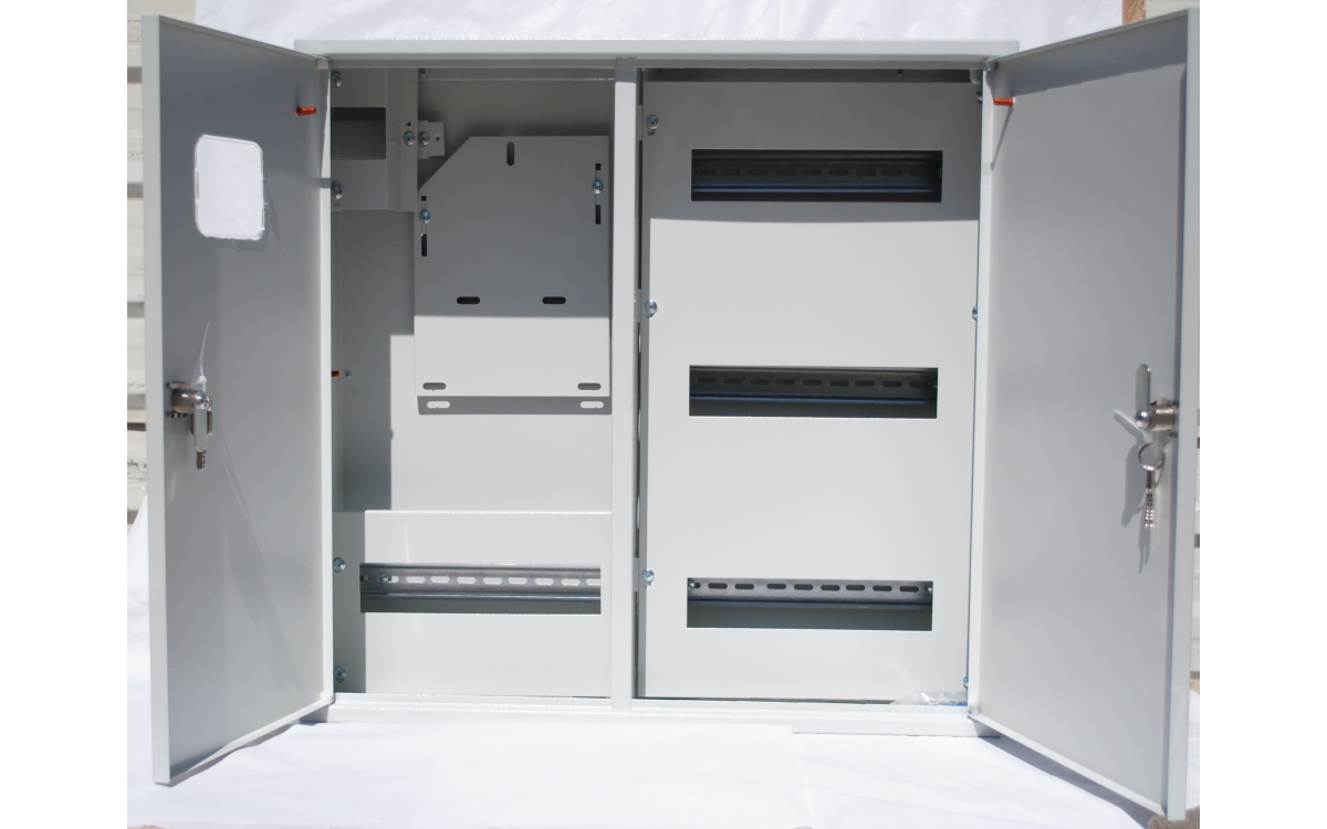 Ящик ЩУРН-13-30 двухдверный, с окном и замком, металл под одно-, трехфазный счетчик и 30 автоматов IP54, 450х460х140 мм крзми - фотография № 1