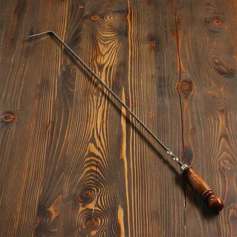 Кочерга узбекская с деревянной ручкой с узором 60/1см сталь 3мм 5164425 .