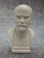 Статуэтка бюст В.И. Ленин 9,5 см гипс белый кремовый