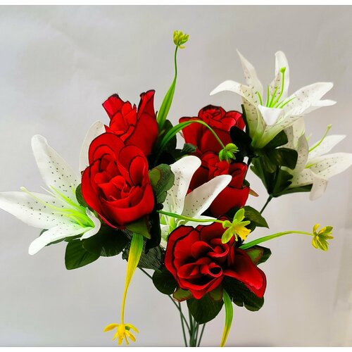 Букет из искусственных лилий и роз. Цвет красный и белый. Высота 50см
