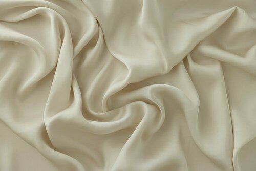 Ткань сатин цвета топленого молока (в двух отрезах: 1.85м и 5.35