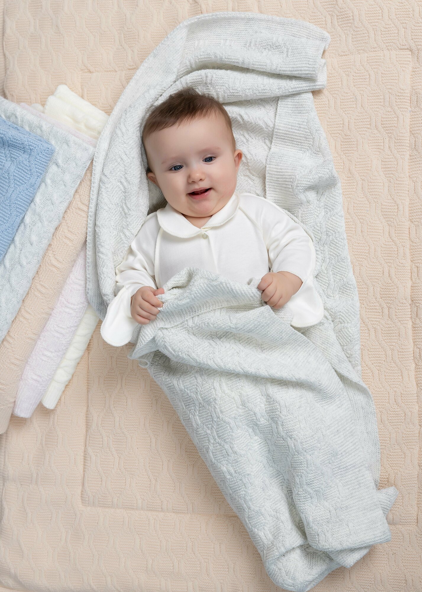 фото Плед вязаный для новорожденных 110*95 см