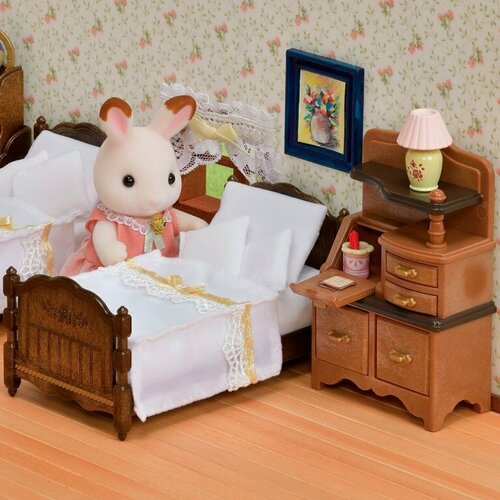 фото Sylvanian families набор "классические коричневые кровать и комод" 2075