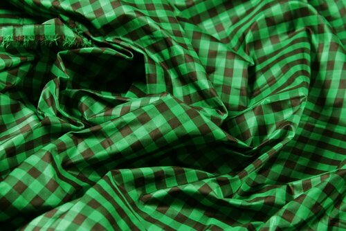 Ткань зеленая тафта в черную клетку
