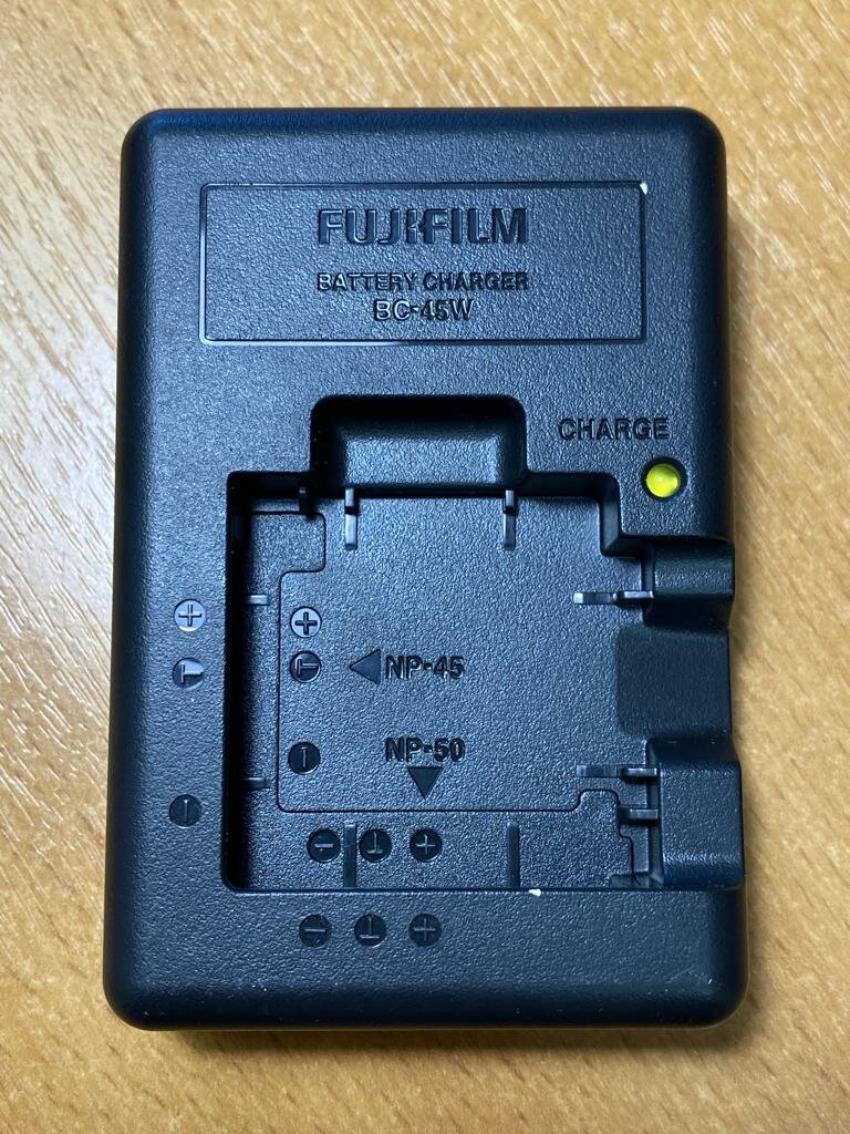 Зарядное устройство Fujifilm BC-45W