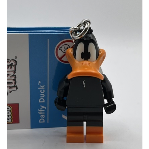 Брелок LEGO Брелок Лего Looney Tunes - Даффи Дак, черный