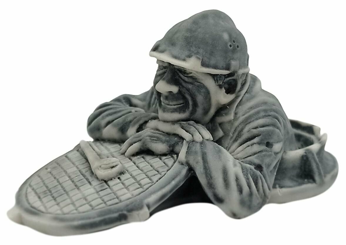 фото Статуэтка Сантехник 9 см мраморная крошка