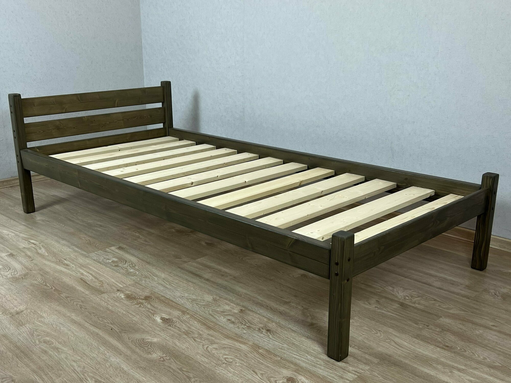 Кровать Классика лакированная из массива сосны с основанием односпальная 190х80см, цвет Венге (габариты 200х90)