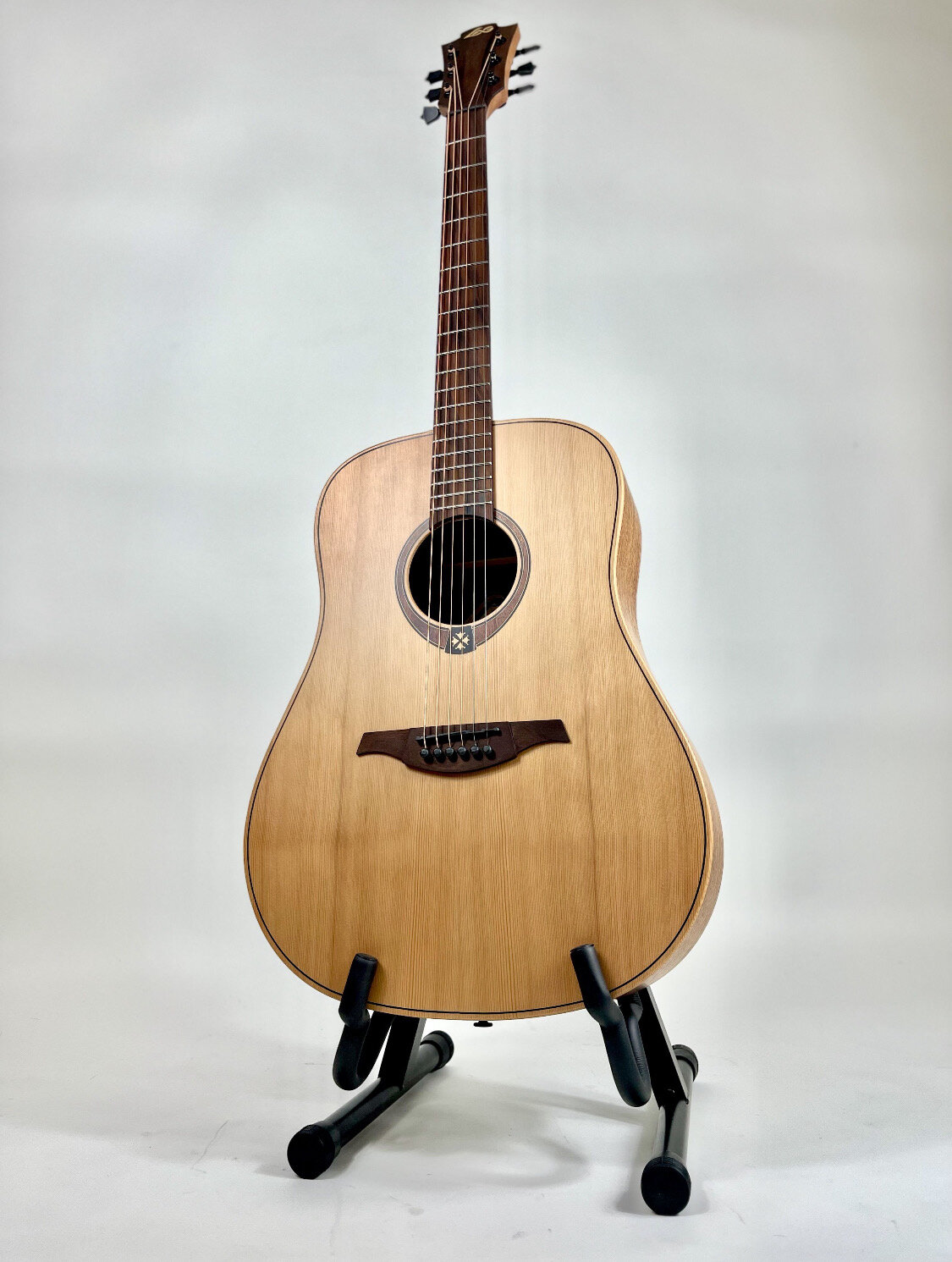 Акустическая гитара LAG T170D
