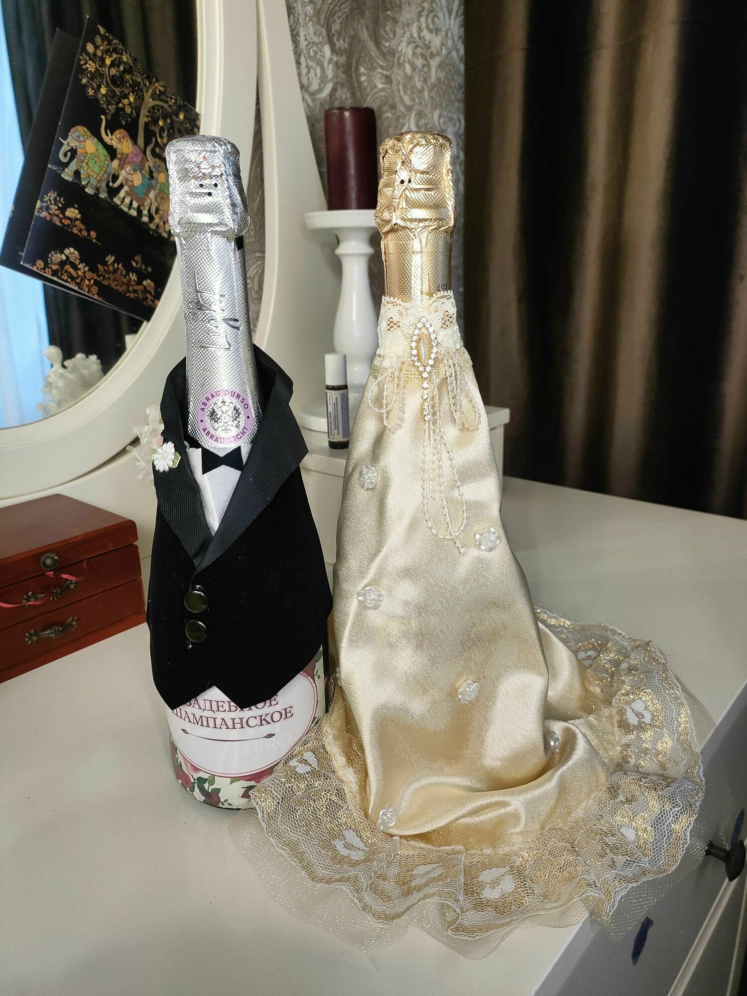 Костюмы "Жених и невеста со шлейфом" для бутылок шампанского