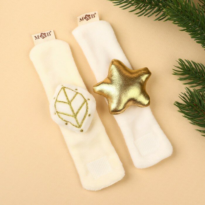 Подарочный набор новогодний: браслетики - погремушки и носочки - погремушки на ножки "Зимние малыши"