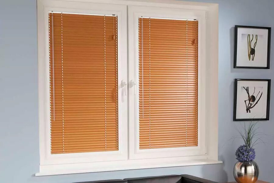 фото Горизонтальные жалюзи на пластиковые окна