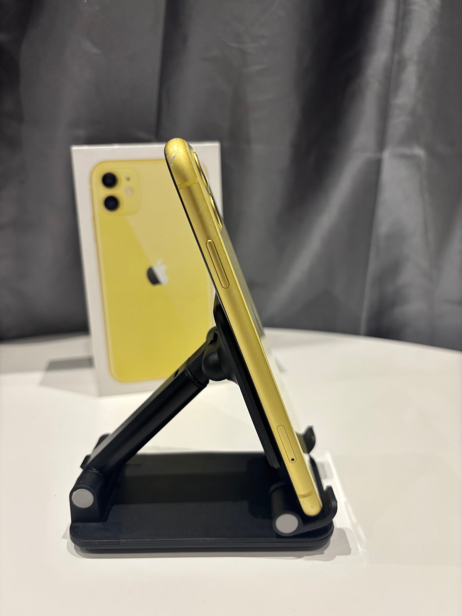 Смартфон Apple iPhone 11 128 ГБ RU, Dual: nano SIM + eSIM, желтый — фото 1