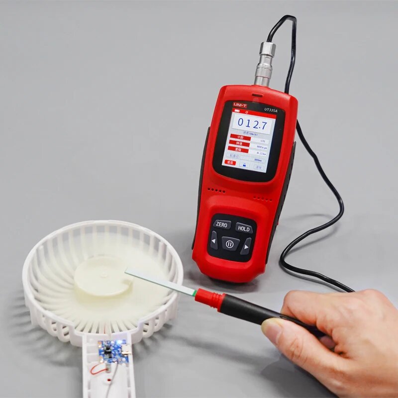 Изображение UNI-T UT335A/UT335B/UT335C Ручной цифровой гаусс-метр/диапазон измерений 0–30 кГц/0–3000 мВт; Регулируемый китайский и английский, UT335B