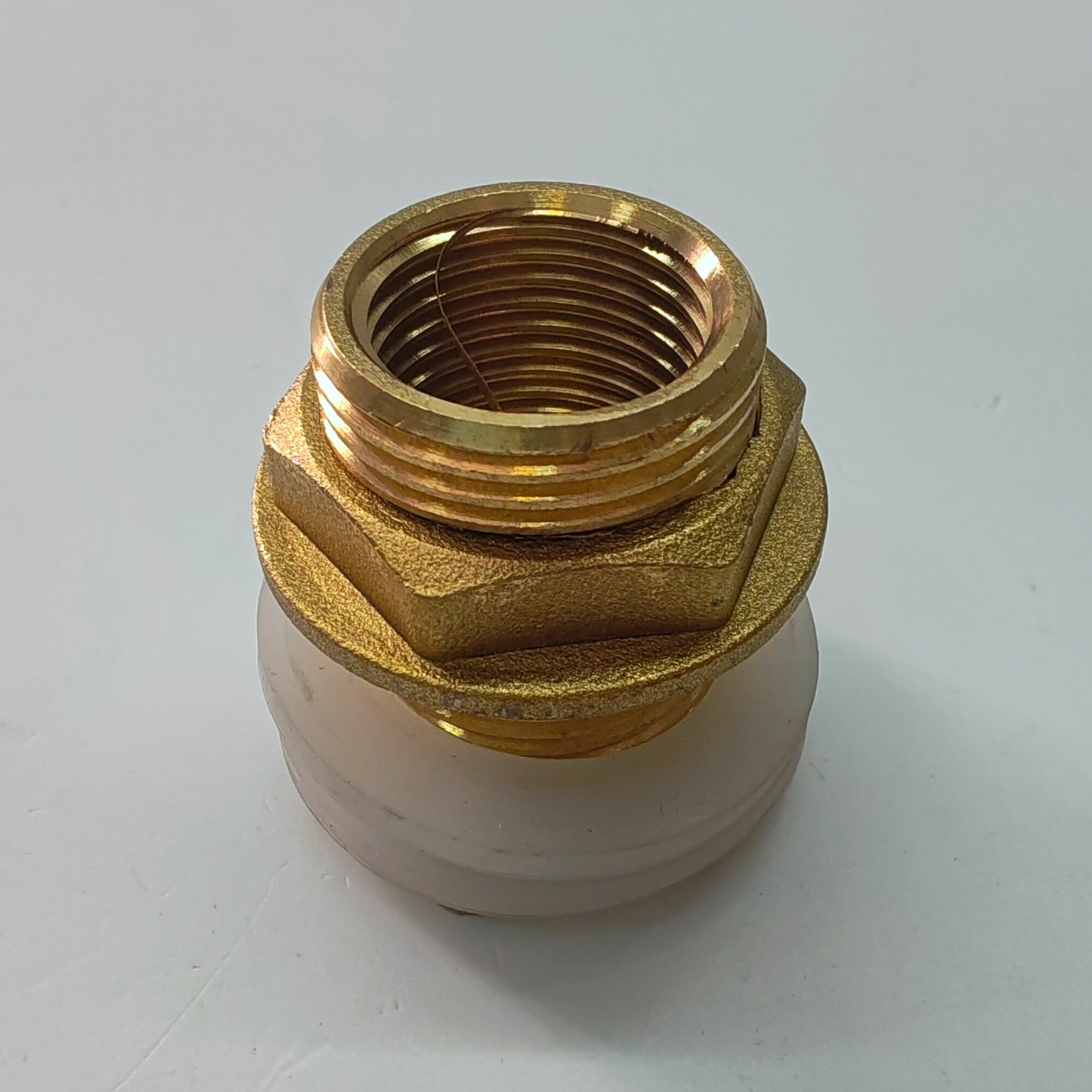 Переходник врезка из латуни в бочку 3/4"х 1/2" (Нар/Вн)-1 шт, Путь воды