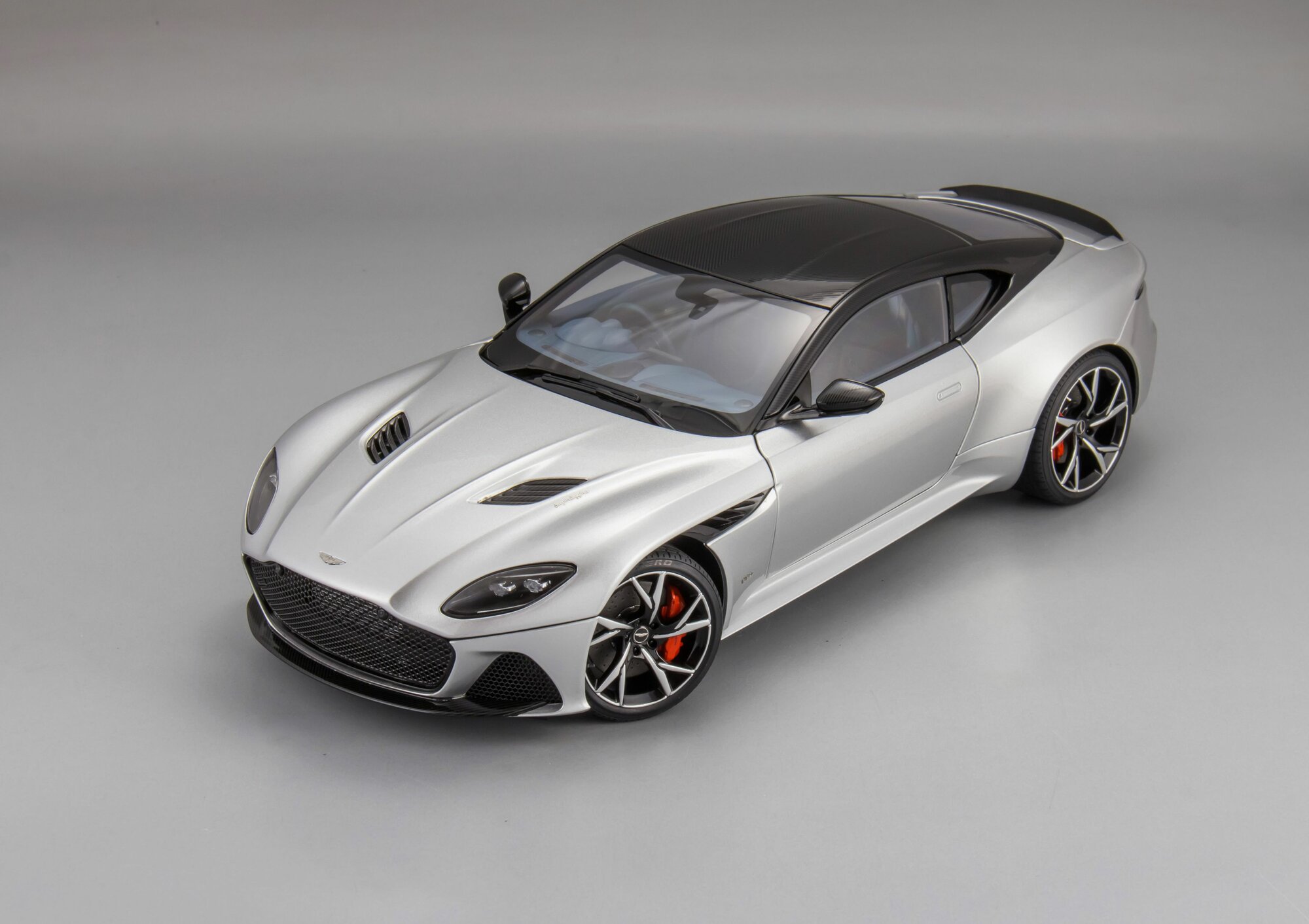 Масштабная модель Aston Martin DBS Superleggera - 2019