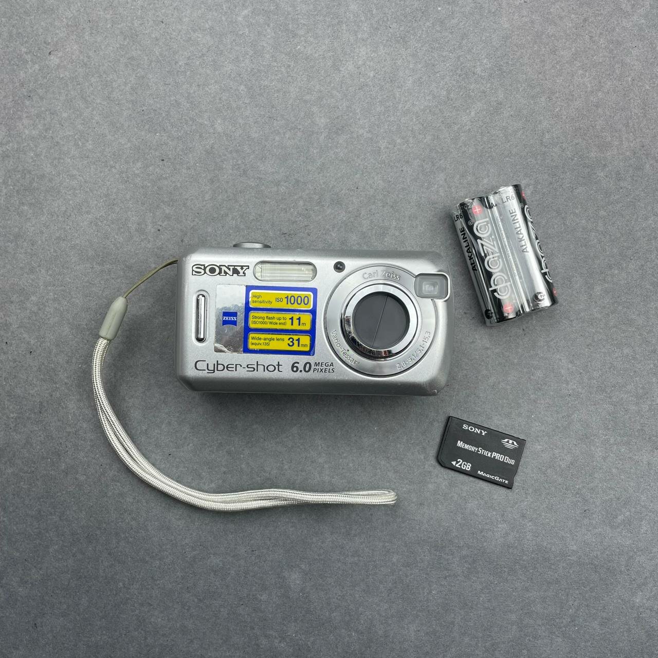 Цифровой компактный фотоаппарат Sony Cyber-shot DSC-S600, серебристый