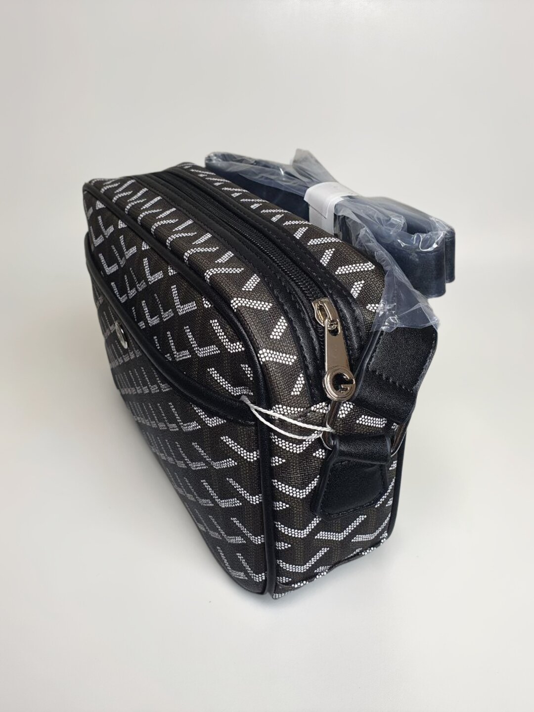 Сумка кросс-боди  Сумка кросс-боди, фактура матовая, черная — фото 1