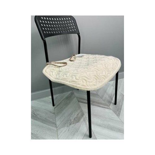 Велюровая сидушка на стул Miss Mari Адель крем 50х50 1000₽