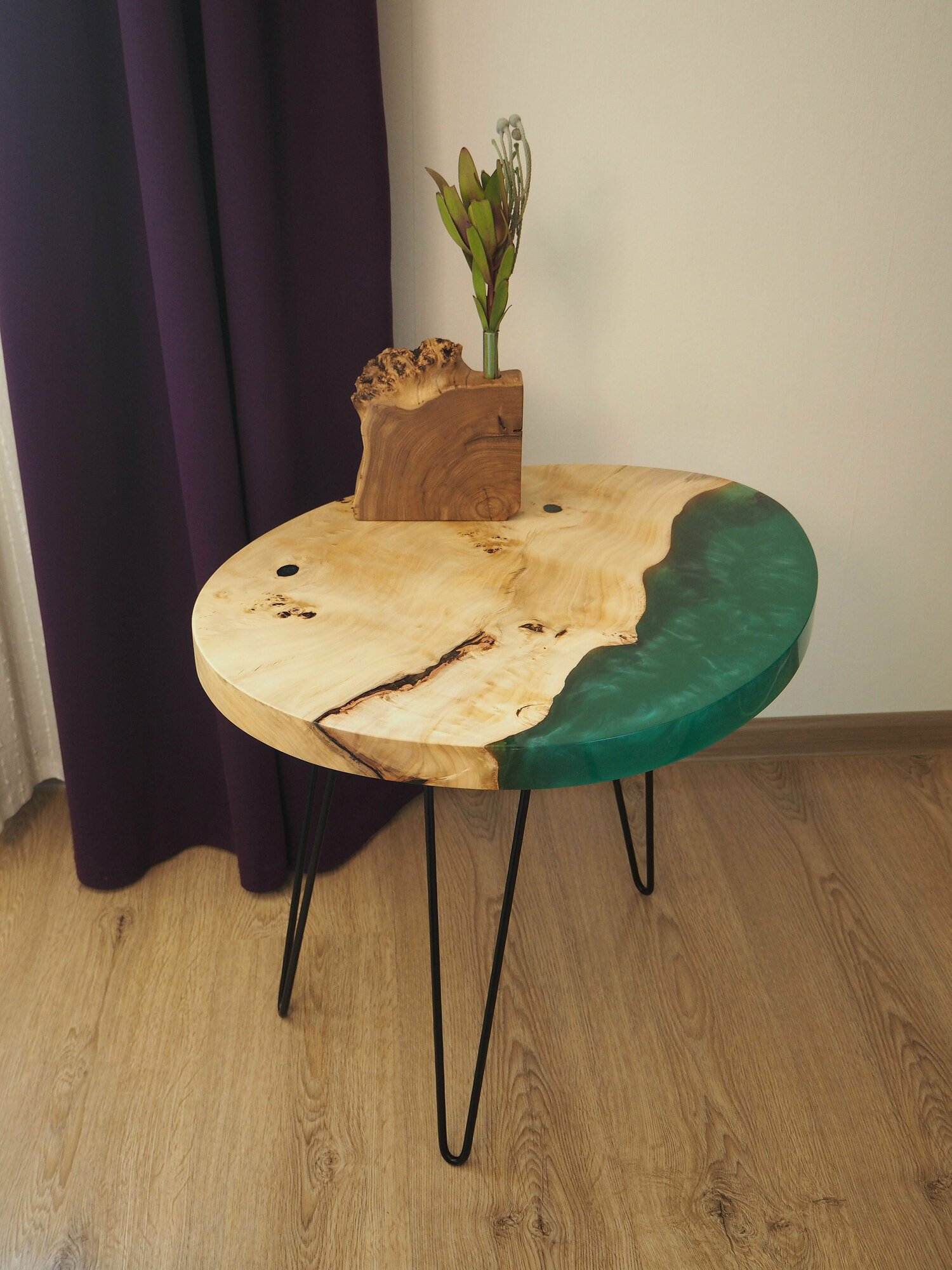 фото Журнальный стол wild forest из слэба капового карагача с эпоксидной смолой