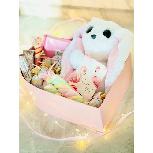 Подарок Сердце на 14 февраля киндер, сладости с игрушкой ручной работы (для девушки / жены / любимой) подарочный набор гадкие сладости
