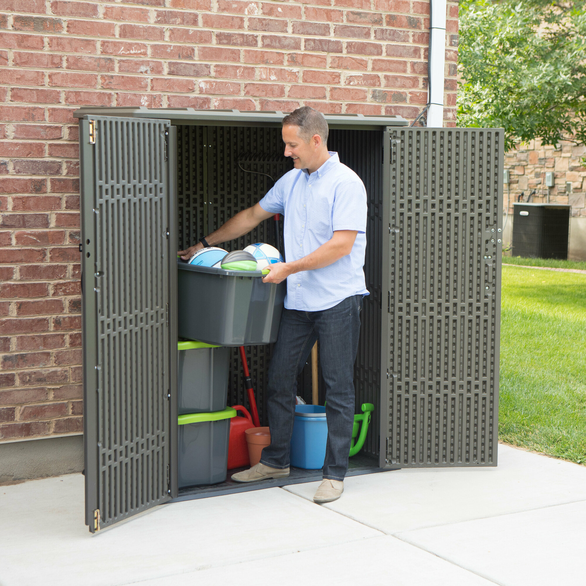 Уличный шкаф Lifetime Vertical Storage Shed 1500л - фотография № 13