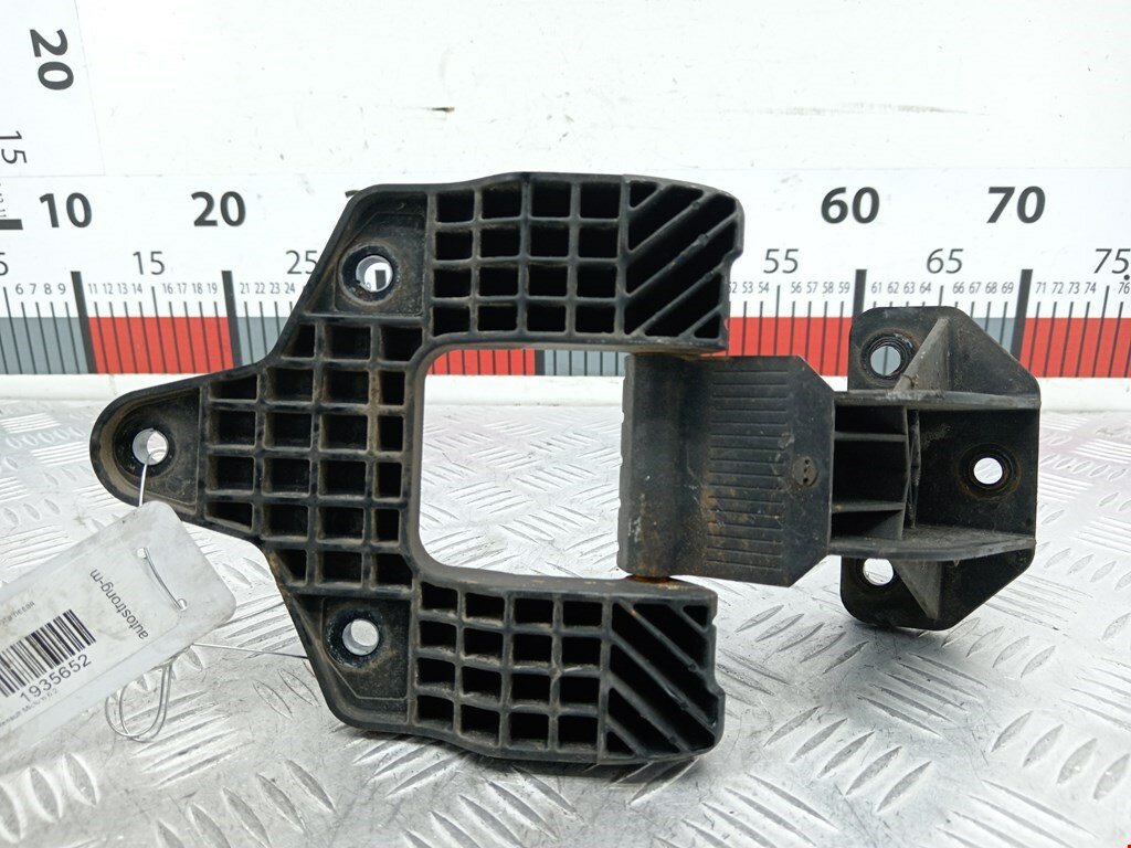 Петля капота левая Renault Midlum арт. 1935652